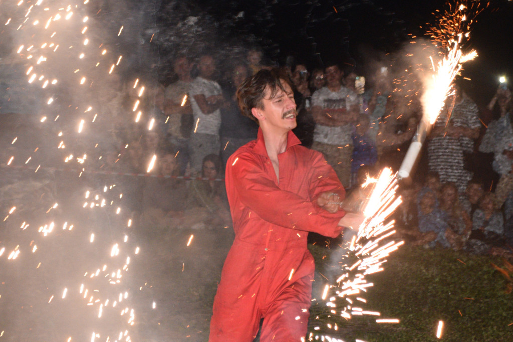 Efektowny pokaz Fire Show nad Jeziorem Starogrodzkim