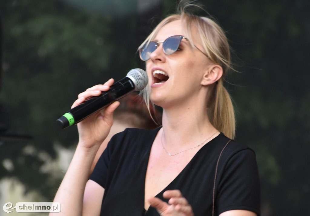 Znane covery zaprezentował na Rynku zespół Juicy Pop