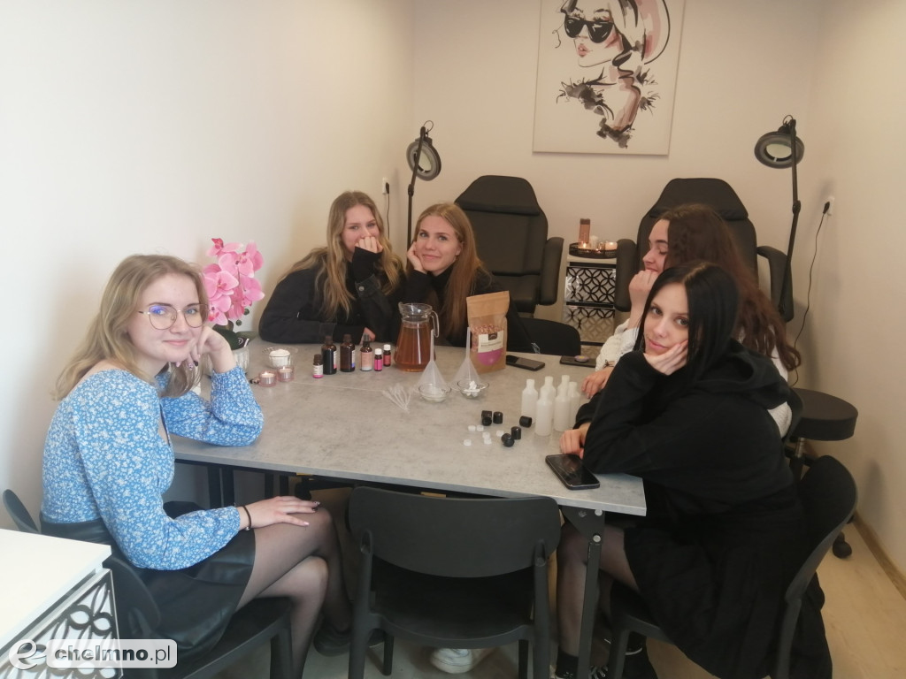 Zajęcia z kosmetologii realizowane w klasach technikum hotelarskiego w Grubnie