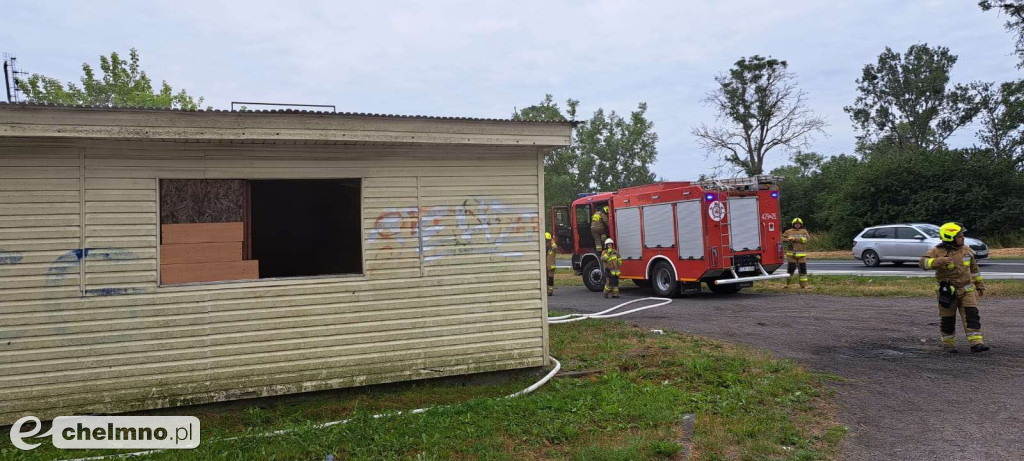 Pożar pustostanu w Falęcinie i kolizja dwóch pojazdów