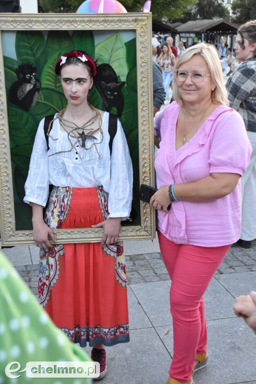 Parada Chodzących Obrazów ponownym hitem 9 Hills