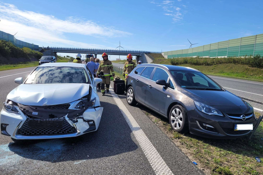 Kolizja 3 samochodów na autostradzie A1