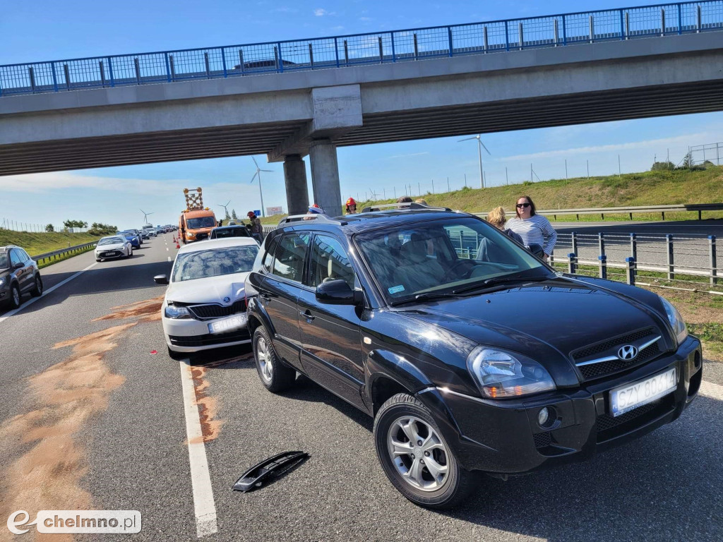Kolizja 3 samochodów na autostradzie A1