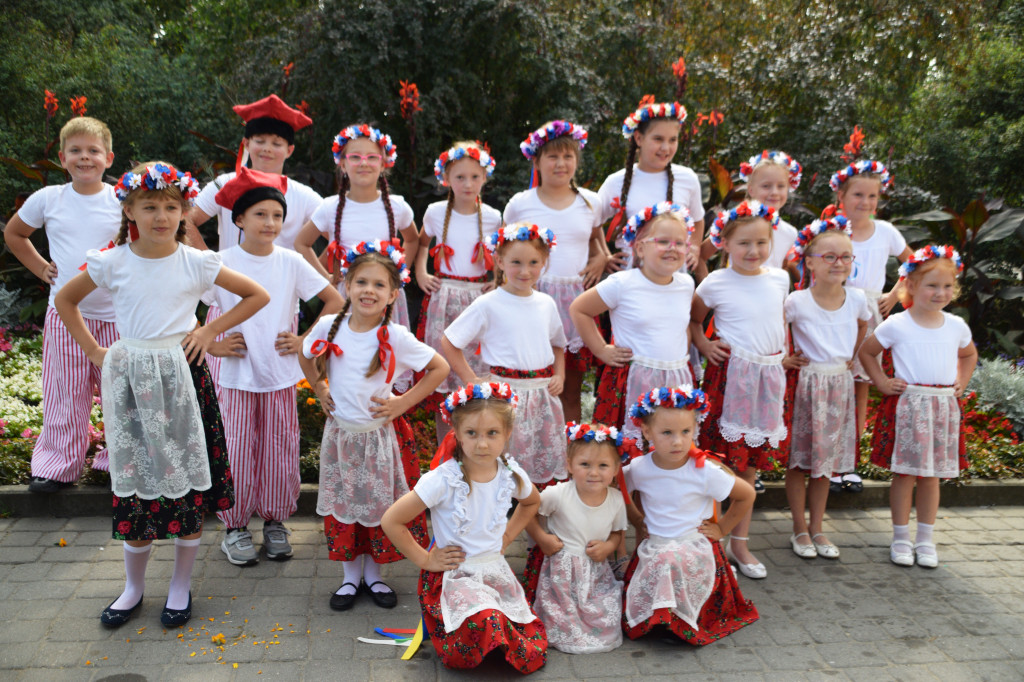 Radosne występy zespołów na Festiwalu Folkloru 