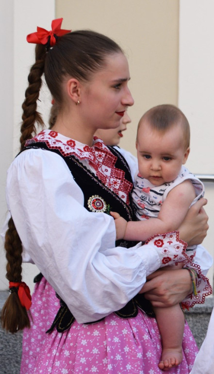 Radosne występy zespołów na Festiwalu Folkloru 