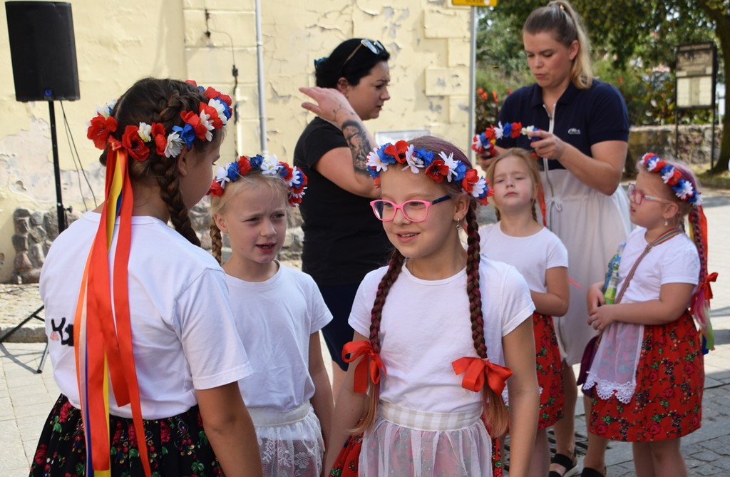 Radosne występy zespołów na Festiwalu Folkloru 