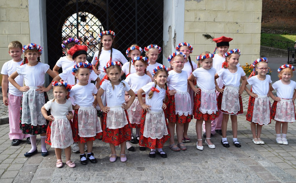 Radosne występy zespołów na Festiwalu Folkloru 