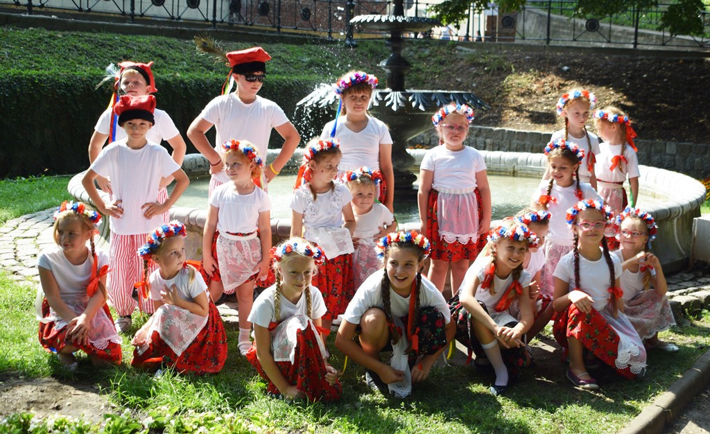 Radosne występy zespołów na Festiwalu Folkloru 