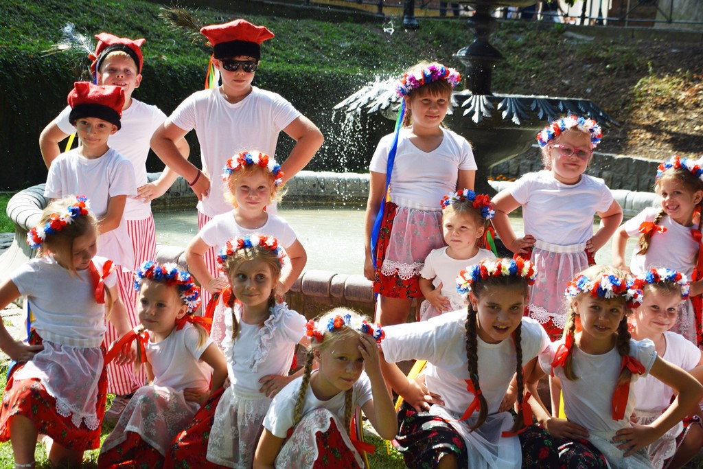 Radosne występy zespołów na Festiwalu Folkloru 
