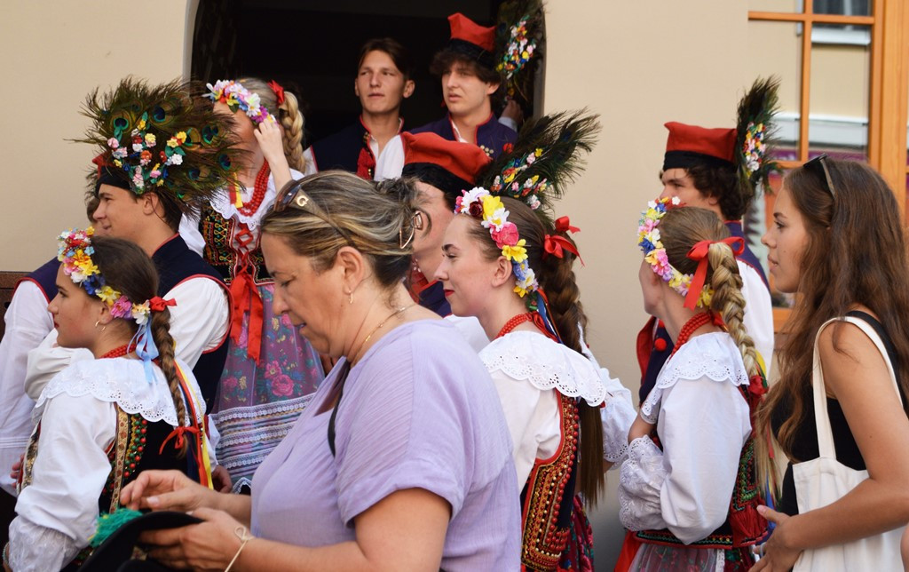 Radosne występy zespołów na Festiwalu Folkloru 