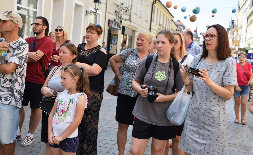 Radosne występy zespołów na Festiwalu Folkloru 