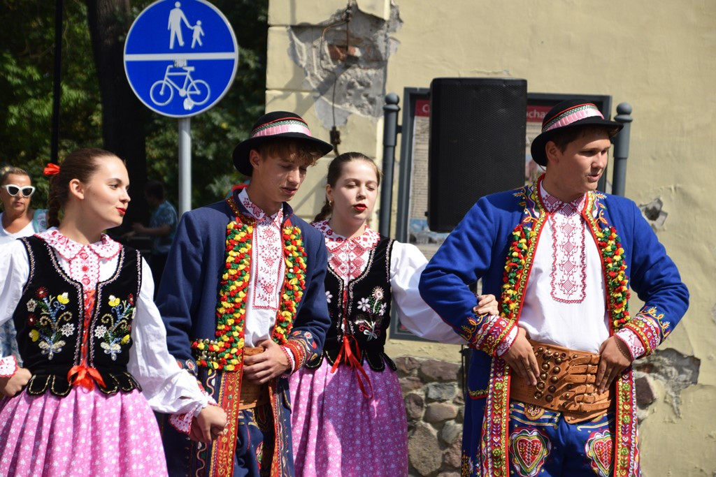 Radosne występy zespołów na Festiwalu Folkloru 