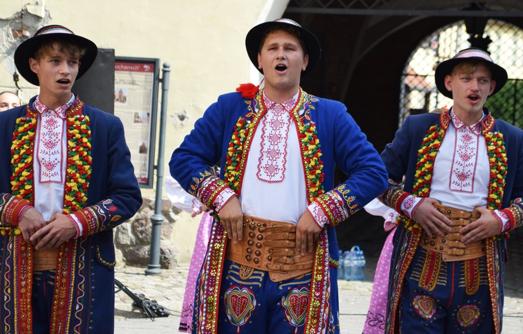 Radosne występy zespołów na Festiwalu Folkloru 