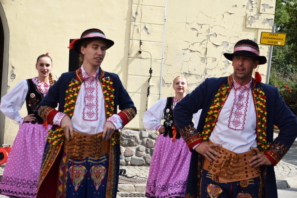 Radosne występy zespołów na Festiwalu Folkloru 