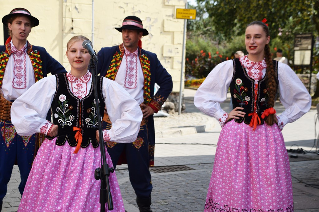 Radosne występy zespołów na Festiwalu Folkloru 