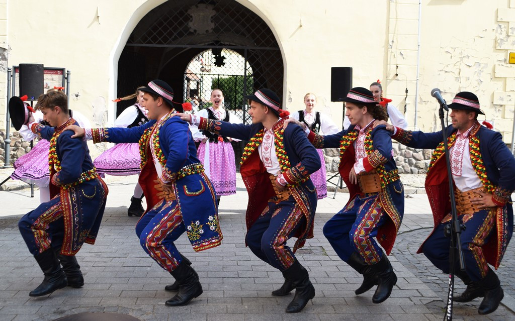 Radosne występy zespołów na Festiwalu Folkloru 