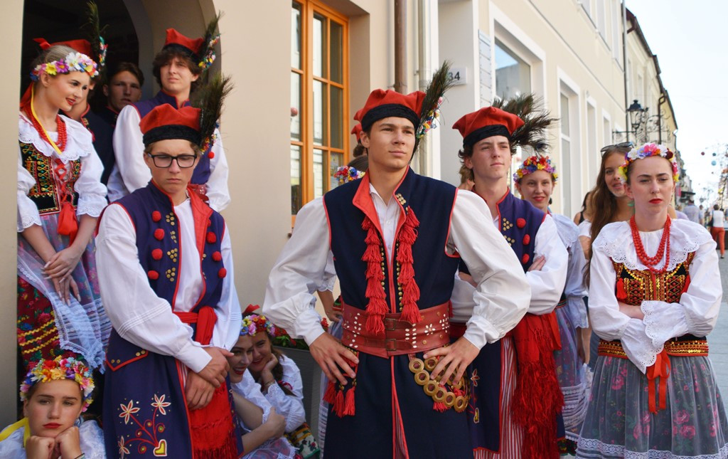 Radosne występy zespołów na Festiwalu Folkloru 