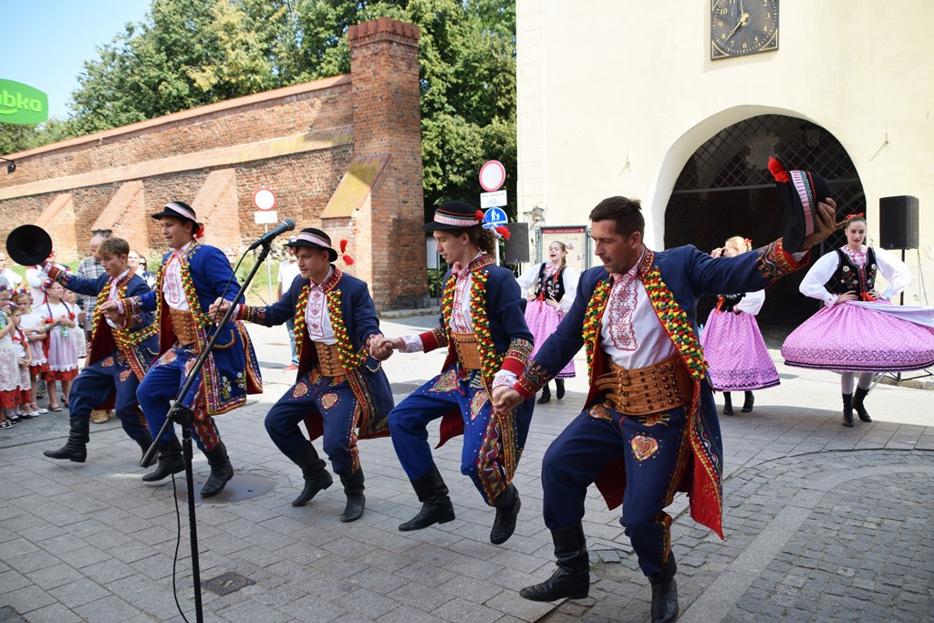 Radosne występy zespołów na Festiwalu Folkloru 