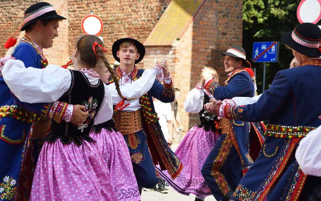 Radosne występy zespołów na Festiwalu Folkloru 