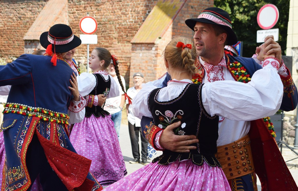 Radosne występy zespołów na Festiwalu Folkloru 