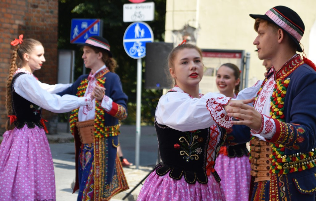 Radosne występy zespołów na Festiwalu Folkloru 