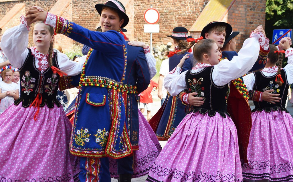 Radosne występy zespołów na Festiwalu Folkloru 