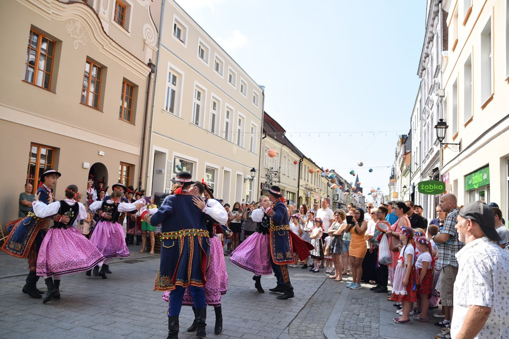 Radosne występy zespołów na Festiwalu Folkloru 