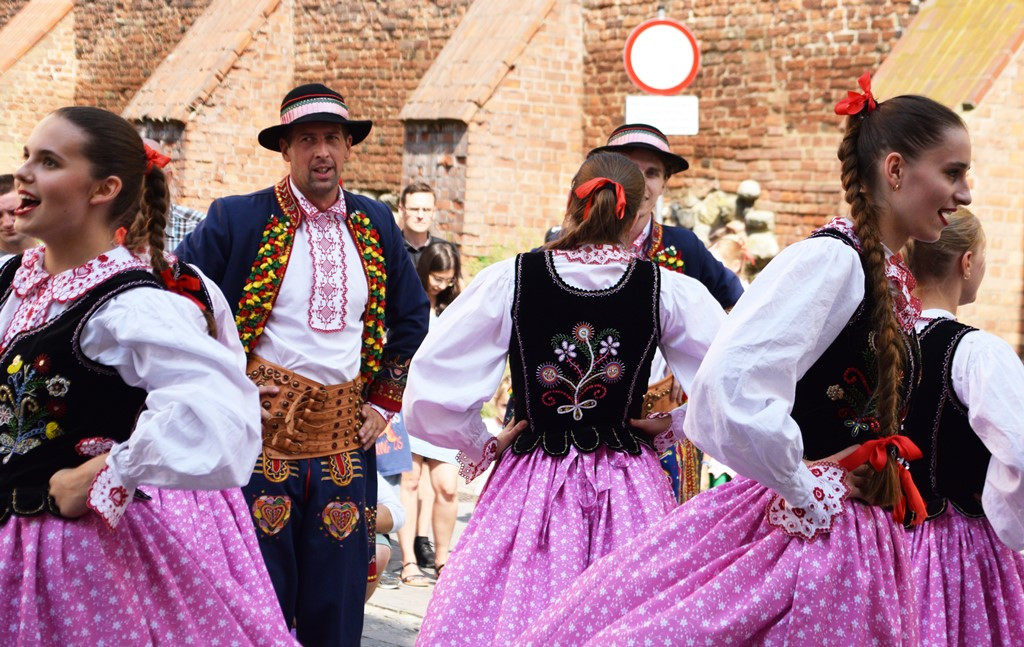 Radosne występy zespołów na Festiwalu Folkloru 