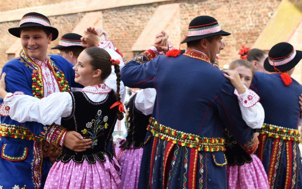 Radosne występy zespołów na Festiwalu Folkloru 