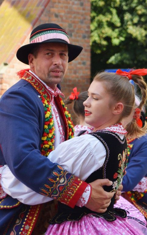 Radosne występy zespołów na Festiwalu Folkloru 