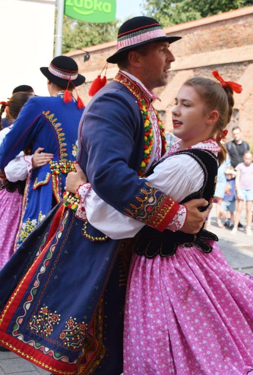 Radosne występy zespołów na Festiwalu Folkloru 