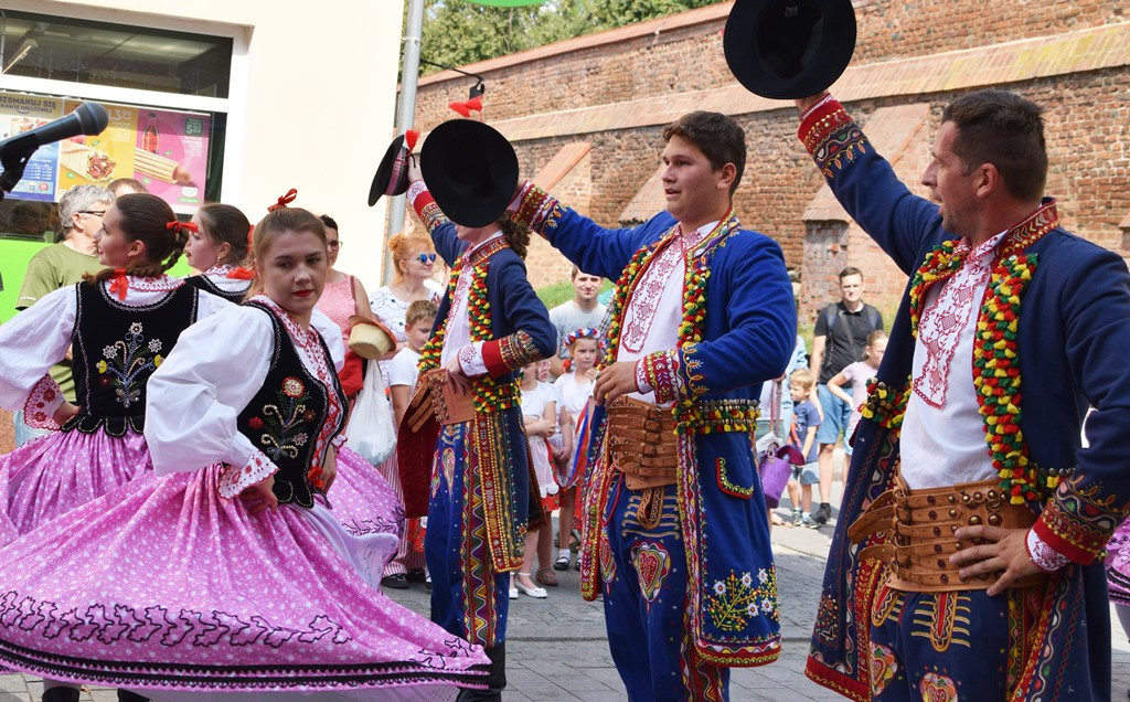 Radosne występy zespołów na Festiwalu Folkloru 
