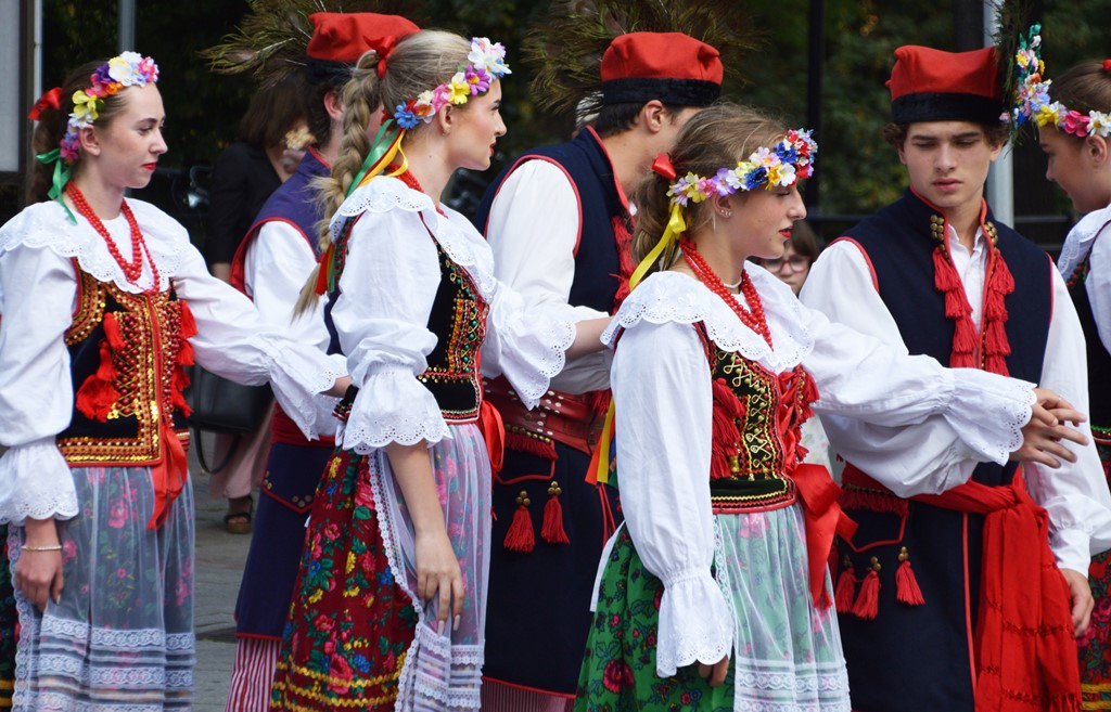 Radosne występy zespołów na Festiwalu Folkloru 