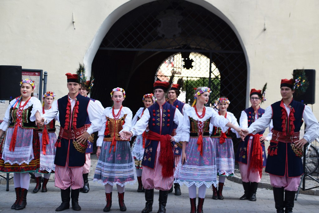 Radosne występy zespołów na Festiwalu Folkloru 