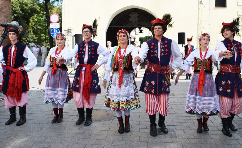Radosne występy zespołów na Festiwalu Folkloru 