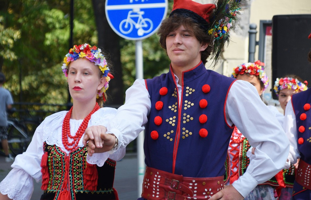 Radosne występy zespołów na Festiwalu Folkloru 