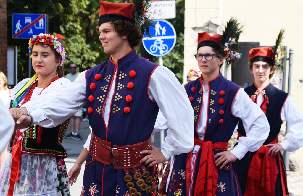 Radosne występy zespołów na Festiwalu Folkloru 