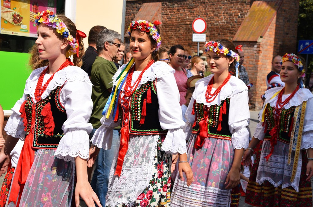 Radosne występy zespołów na Festiwalu Folkloru 