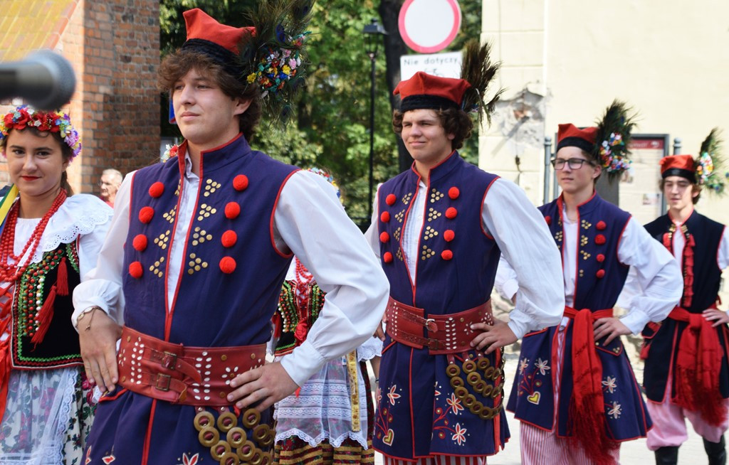 Radosne występy zespołów na Festiwalu Folkloru 
