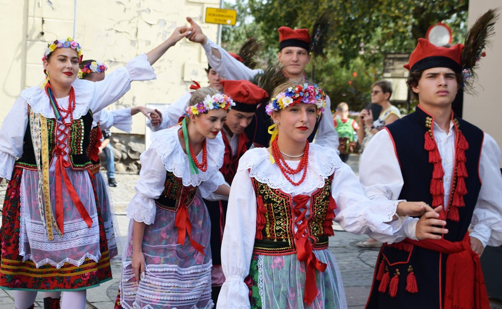 Radosne występy zespołów na Festiwalu Folkloru 