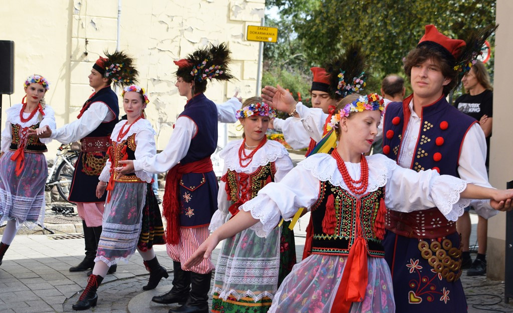Radosne występy zespołów na Festiwalu Folkloru 
