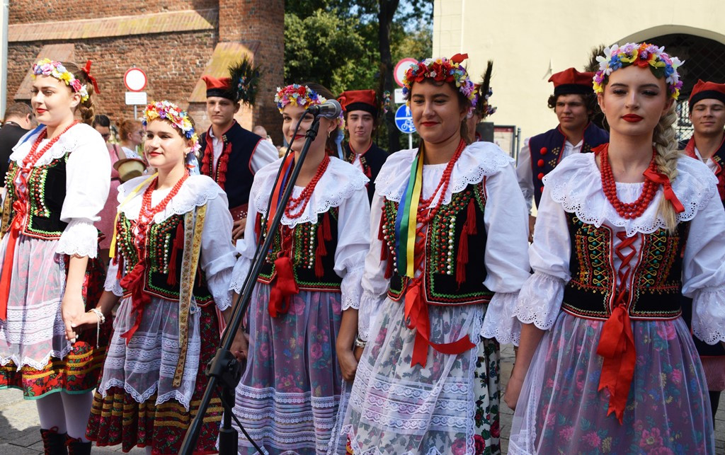 Radosne występy zespołów na Festiwalu Folkloru 