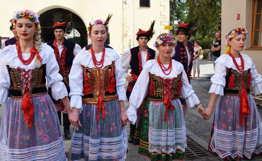Radosne występy zespołów na Festiwalu Folkloru 