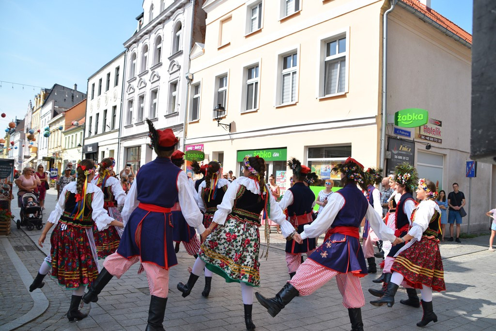 Radosne występy zespołów na Festiwalu Folkloru 