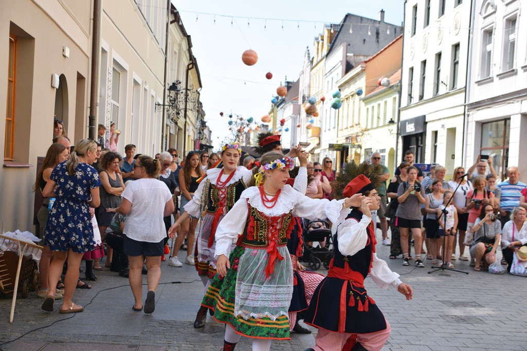Radosne występy zespołów na Festiwalu Folkloru 