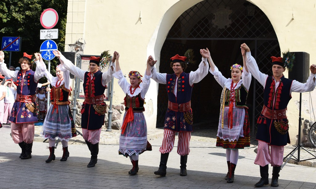Radosne występy zespołów na Festiwalu Folkloru 