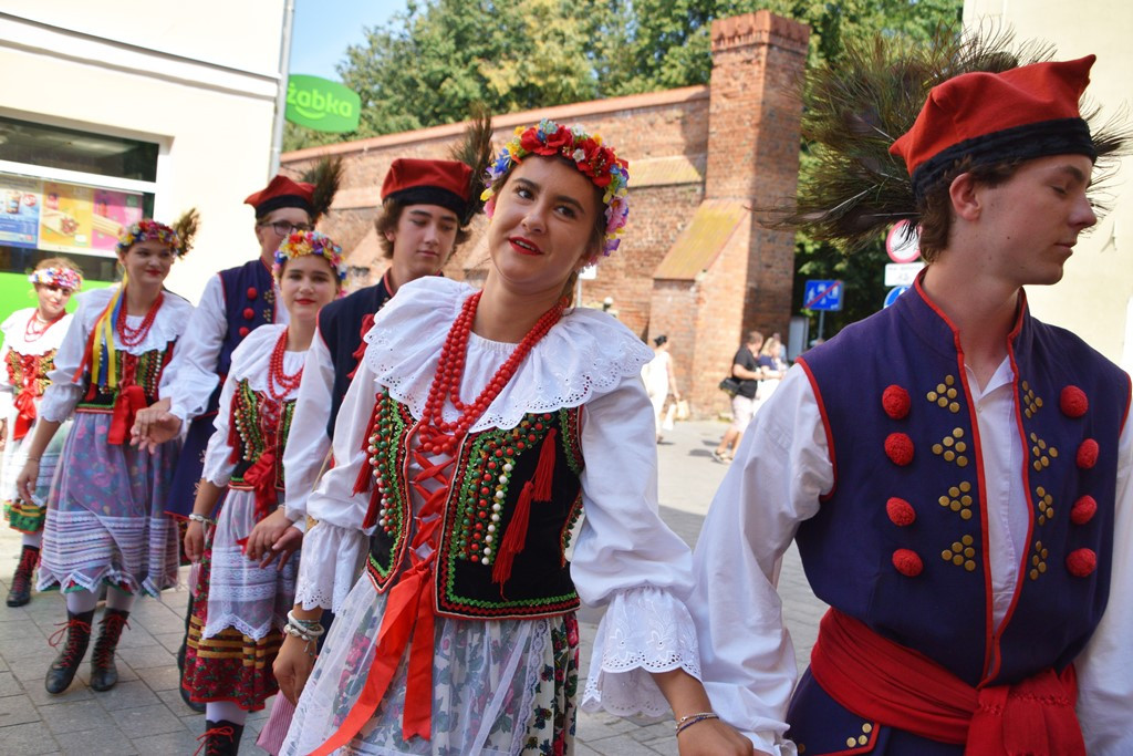 Radosne występy zespołów na Festiwalu Folkloru 
