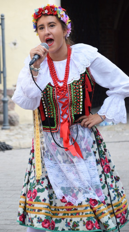 Radosne występy zespołów na Festiwalu Folkloru 