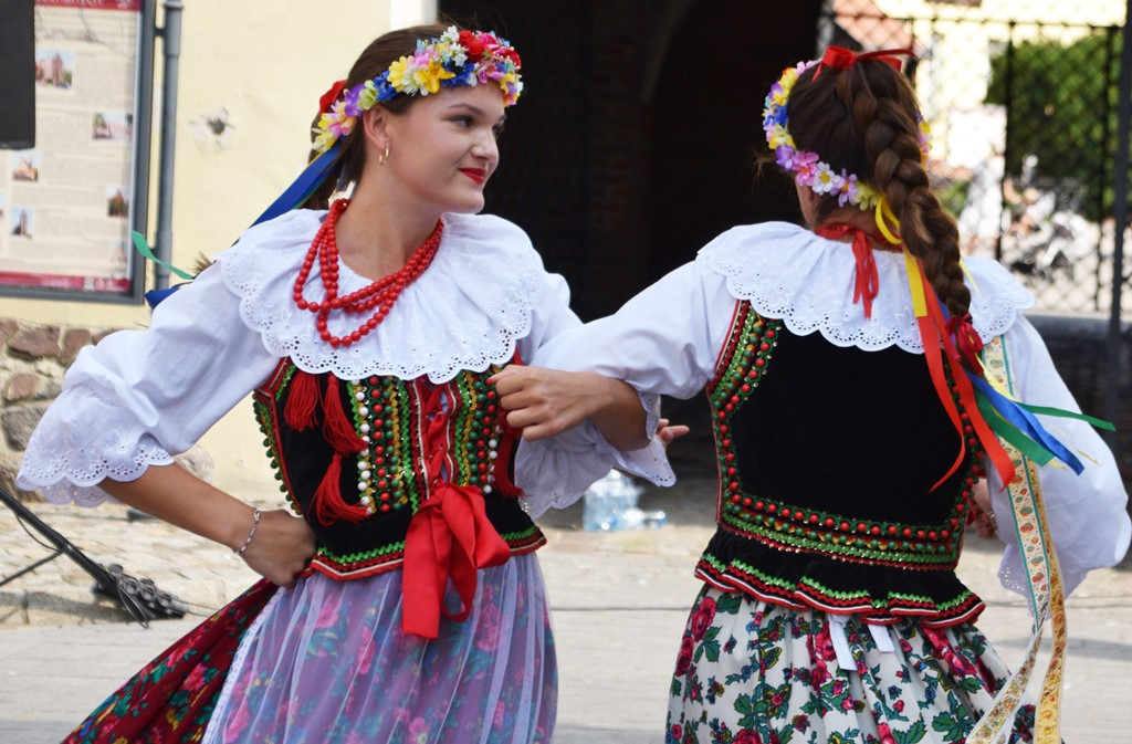 Radosne występy zespołów na Festiwalu Folkloru 