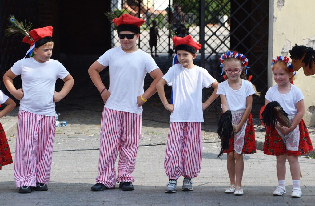 Radosne występy zespołów na Festiwalu Folkloru 